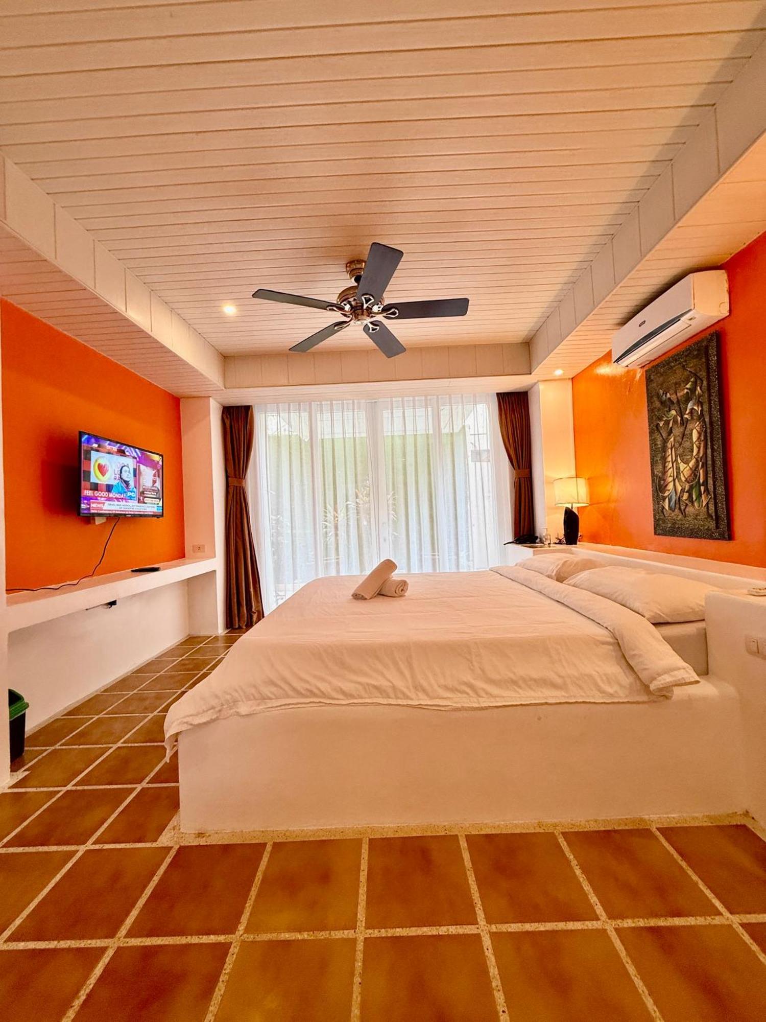 Calypso Beach And Dive Resort Manoc-Manoc Eksteriør billede