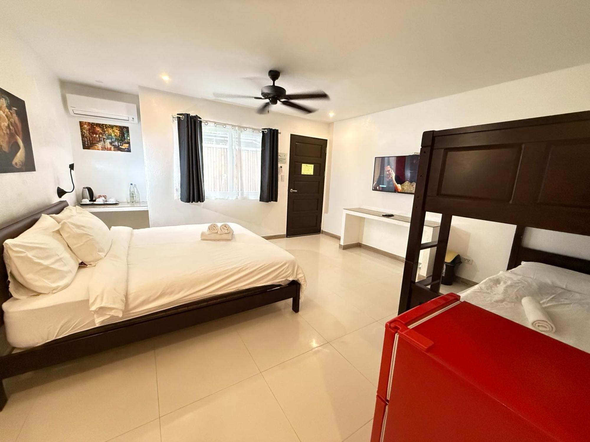 Calypso Beach And Dive Resort Manoc-Manoc Eksteriør billede