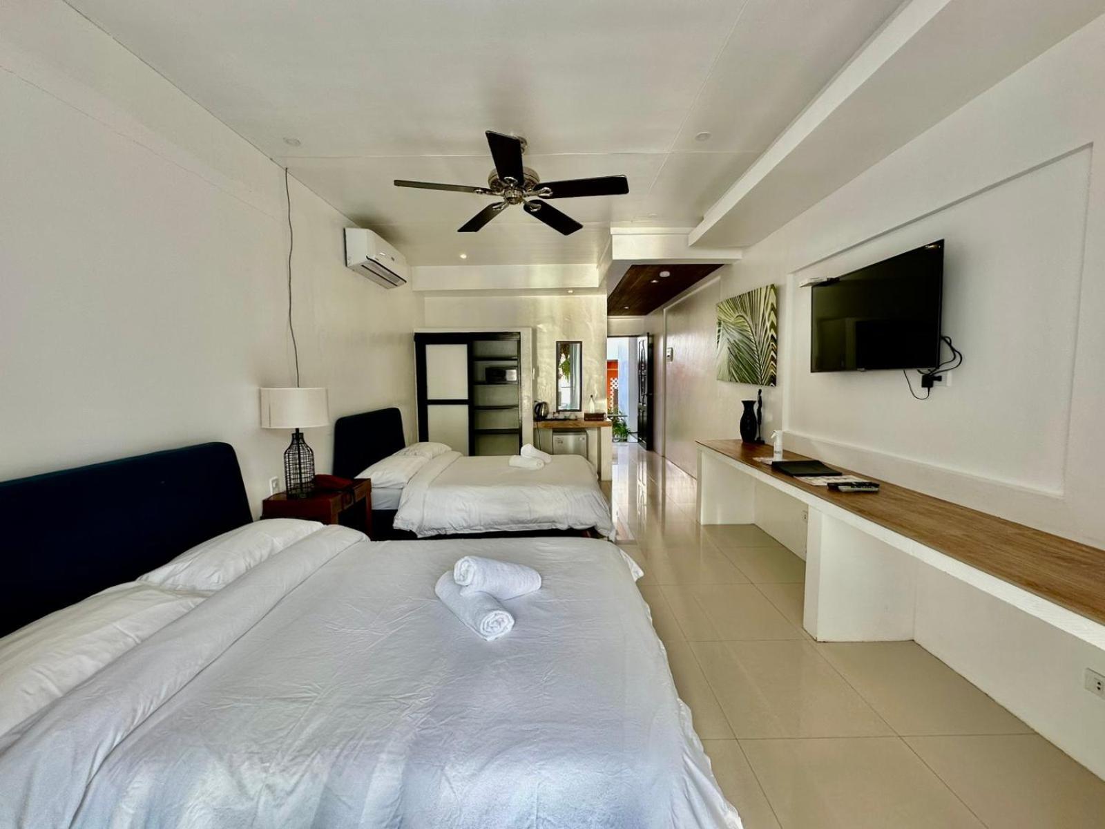 Calypso Beach And Dive Resort Manoc-Manoc Eksteriør billede