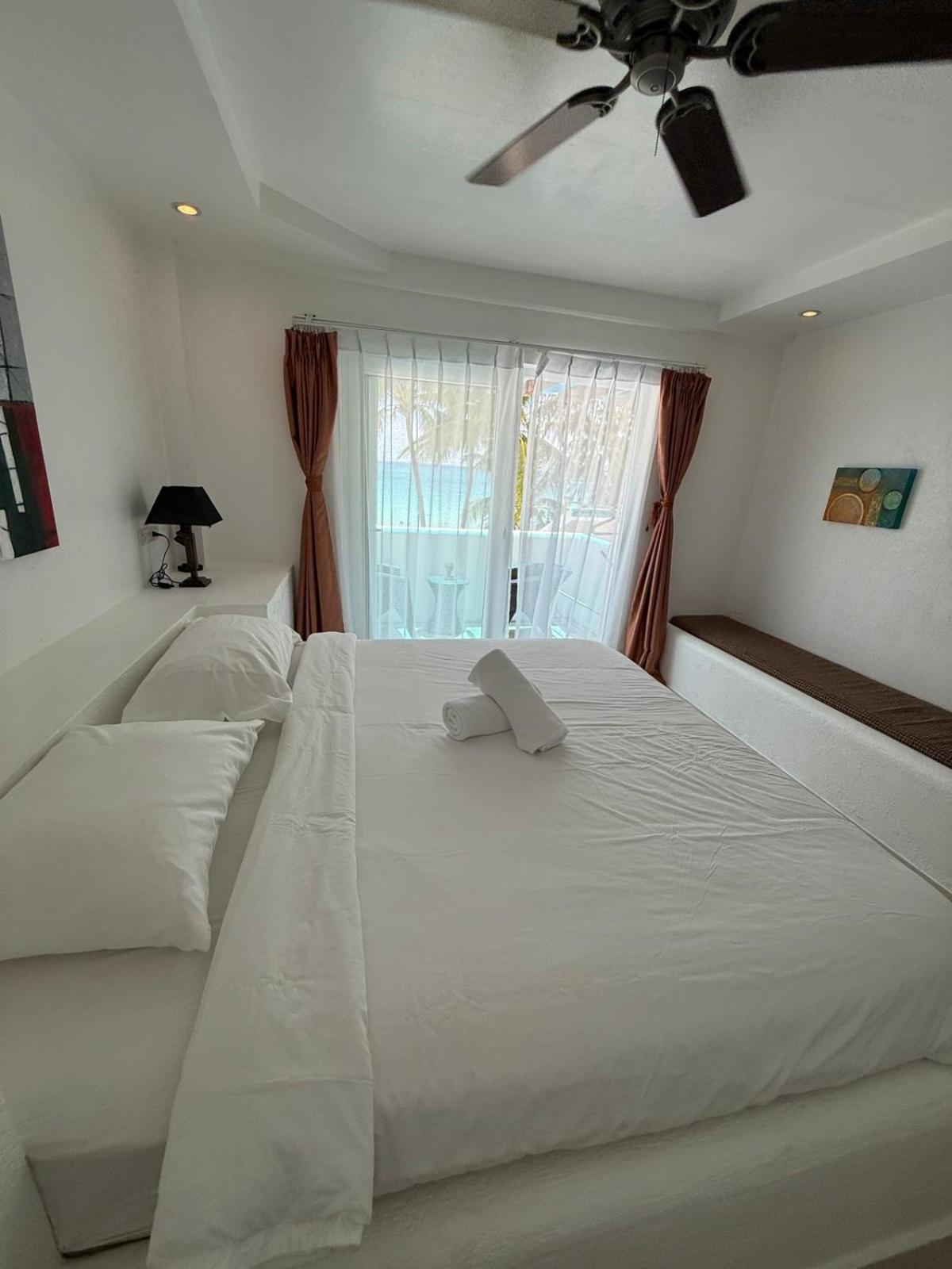 Calypso Beach And Dive Resort Manoc-Manoc Eksteriør billede